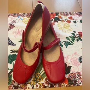 Naturalizwe 10N Red Comfort Sneaker Mary Jane